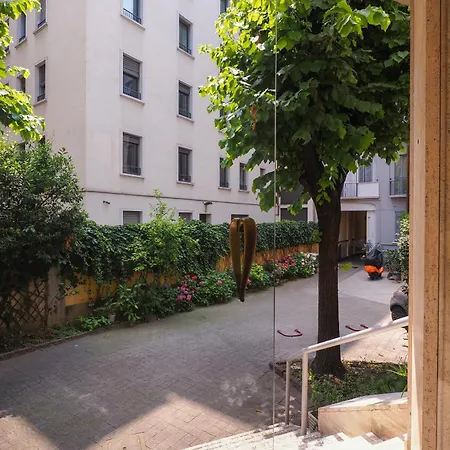 Court House Elegant ميلان